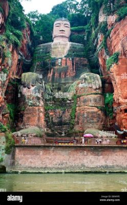 Le Grand Bouddha de Leshan : Une Immensité Divine à Contempler !