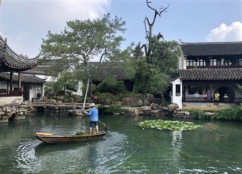 Le Jardin du Maître des Filets de Lotus: Un havre de paix romantique au cœur de Suzhou!