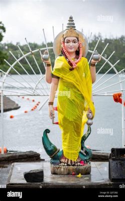 Le Temple de la Déesse du Lac : Une Oasis Spirituelle au Cœur Vibrant de Neijiang !