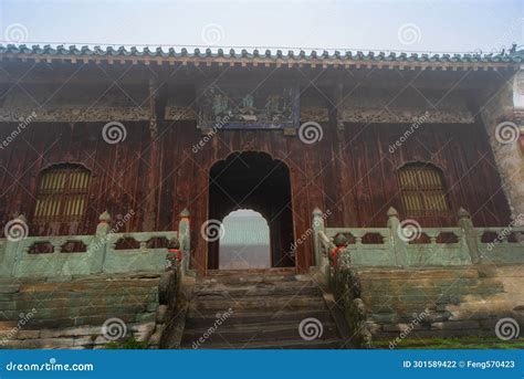 Le Temple de la Paix Céleste : Un Joyau Architectural au Coeur de Jinzhou !